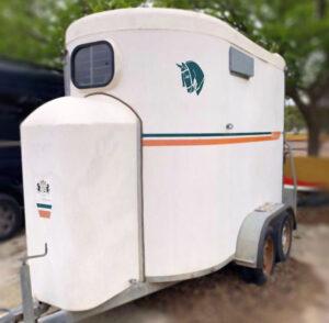 07_caballo Alquiler de remolques en Valencia para coche con enganche miremolque.net